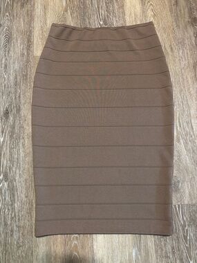 Stretch Ribbed Pencil Skirt in Brown